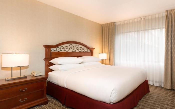 Doubletree Guest Suites Nashville Airport Hotel
