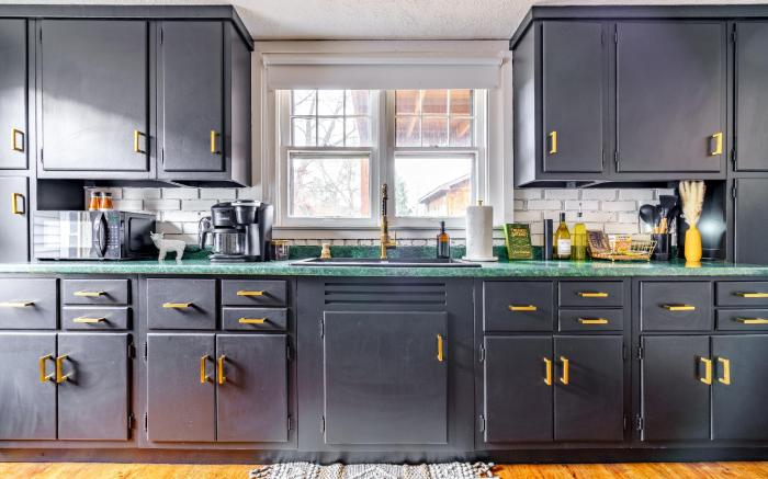 PRIME Location - CLEAN - Top Rated - Parking Free