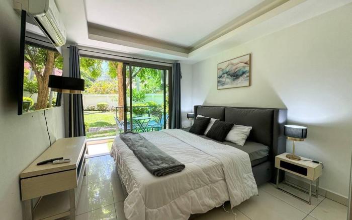 Laguna beach resort 2 by Lita