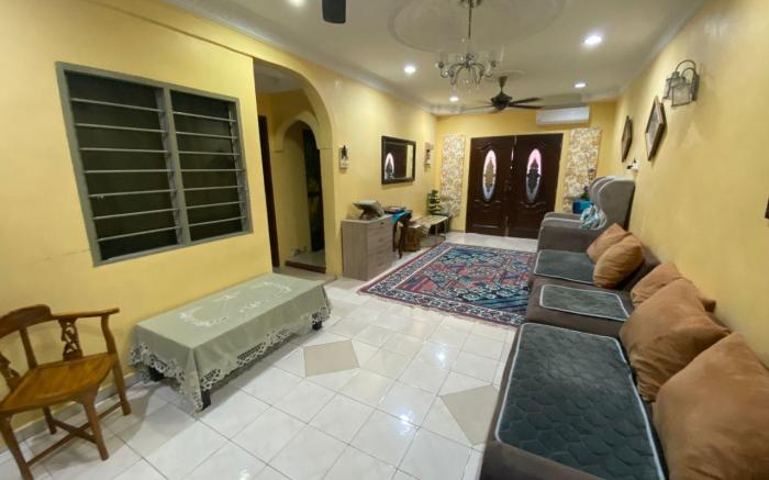 Anwar Kluang Homestay - Muslim Only