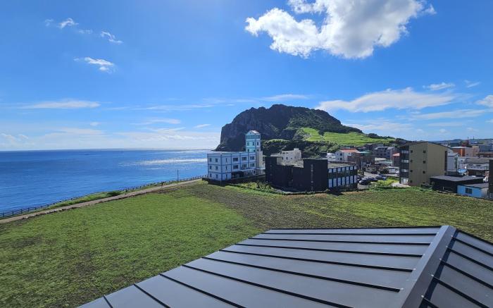 Seongsan morning glow pension