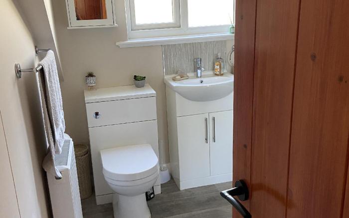 BAYR NY LOGHAN COTTAGE