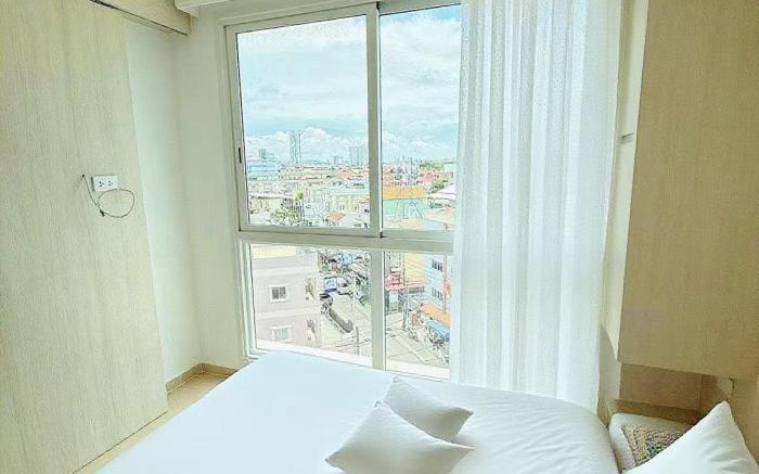 芭提雅市中心高端泳池花园公寓 / 椰子树下步行街旁