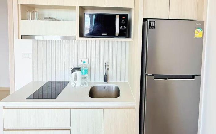 芭提雅市中心高端泳池花园公寓 / 椰子树下步行街旁