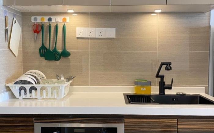 R&F Senior 2R2B with Seaview By T-Rex Homestay