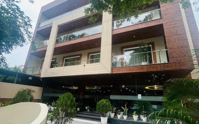 Royal Residence Near 32nd Avenue - Gurugram