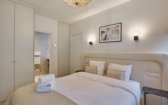 2-Bedroom Apartment with A/C – Canal St Martin