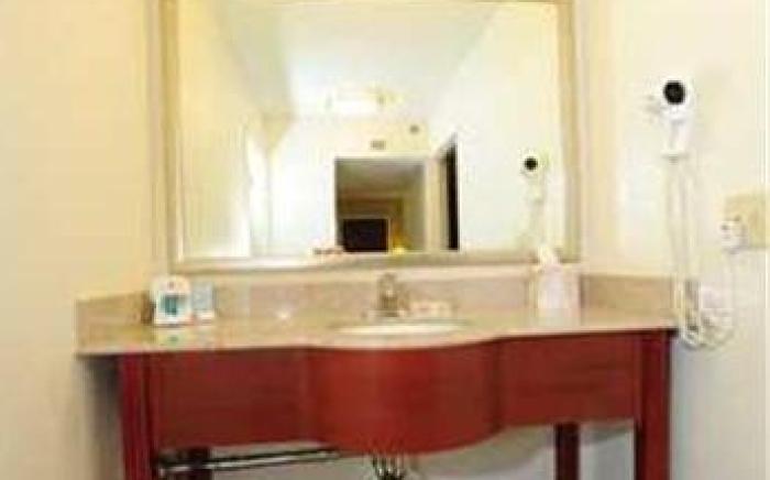 Hampton Inn & Suites Nashville-Airport