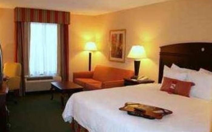 Hampton Inn & Suites Pensacola I-10 N at Univ. Town Plaza