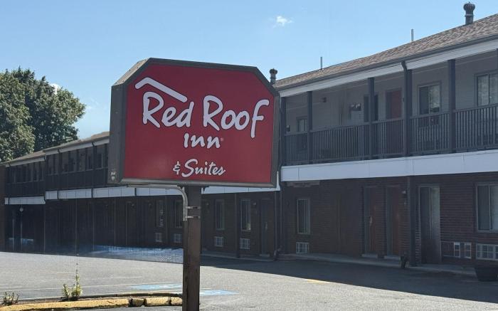 Red Roof Inn & Suites Swansea