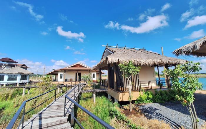 Nabua Thalenoi Resort นาบัว ทะเลน้อย รีสอร์ท