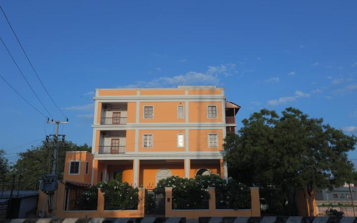 The Colonial Courtyard