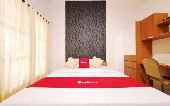 RedDoorz Syariah Omah Tentrem near Pakuwon Mall