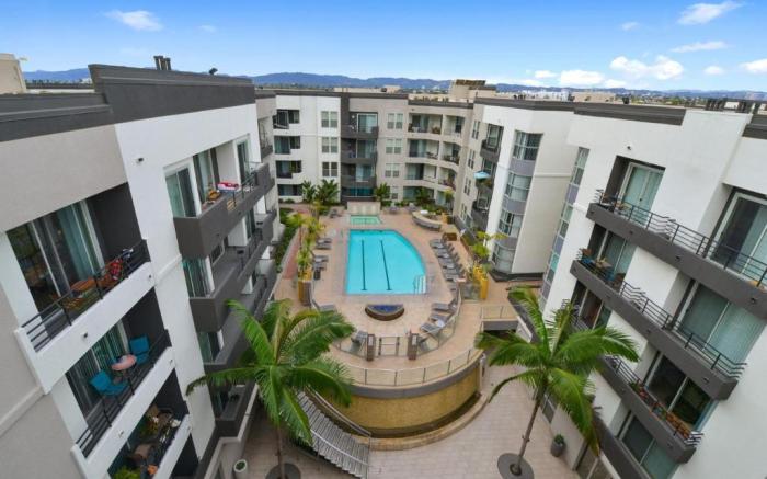 Exclusive Suites in MDR with Pool, GYM & HotTub