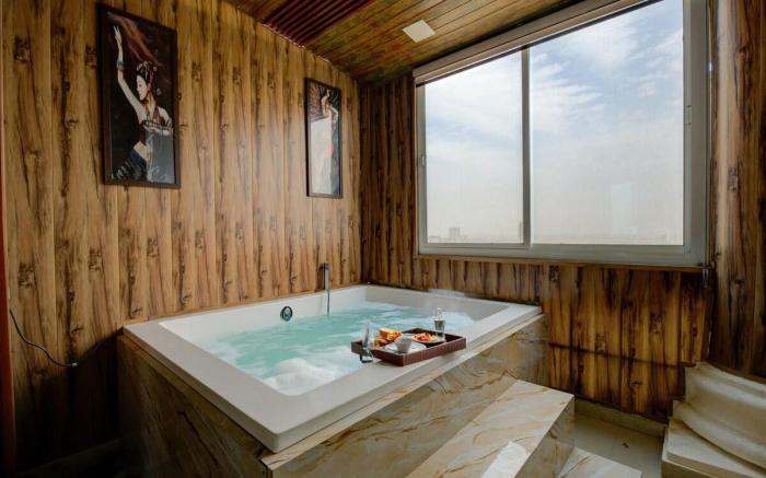 1Bhk flat in Noida with Pvt. jacuzzi| 29th Floor