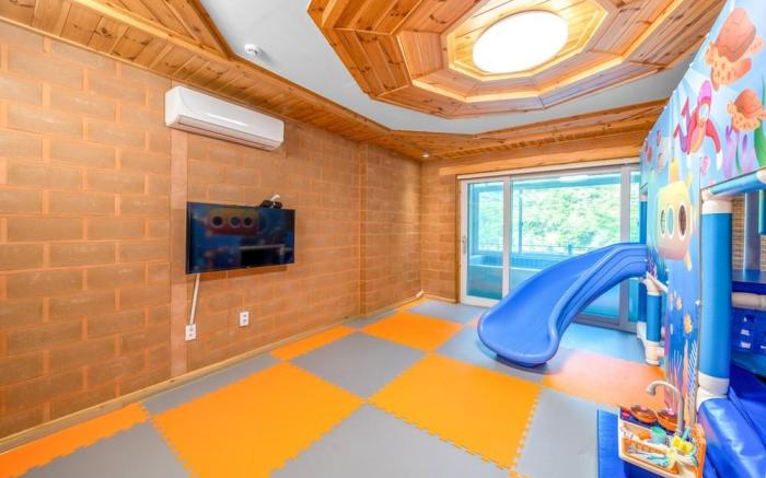 Cheongju Cheongyeongdae Kids Pool Villa