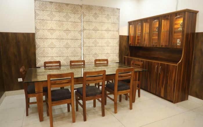 3 room with attached bath in a luxrious vill