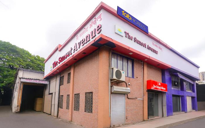 Via The Sunset Avenue