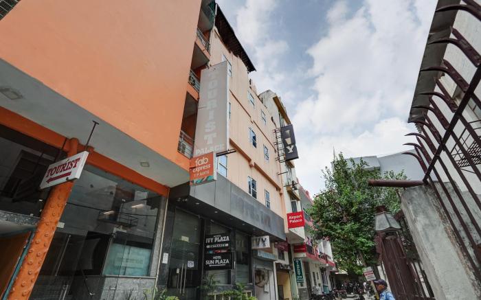 FabHotel Sun Plaza - Near Delhi Airport