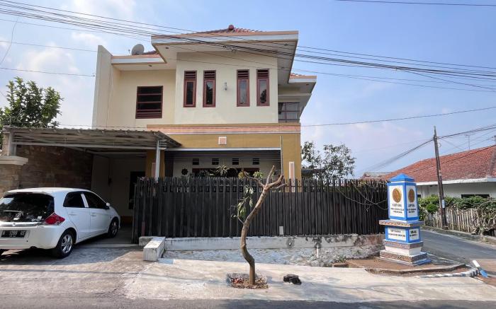 Anita Villa & Private Pool Batu with 3 bedroom