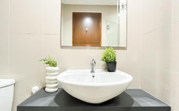 1BR near Mall at M-Town Signature By Travelio