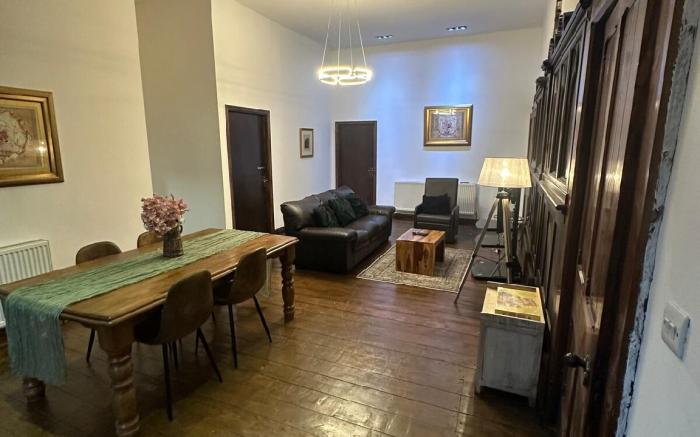 The Church T – Elegant 2-Bedroom Flat with Style