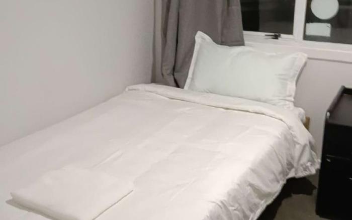 Four Beds in 2 Bedroom Chalet, 6c Chapman PL