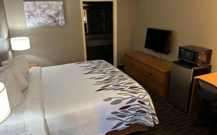 Red Roof Inn & Suites Marysville