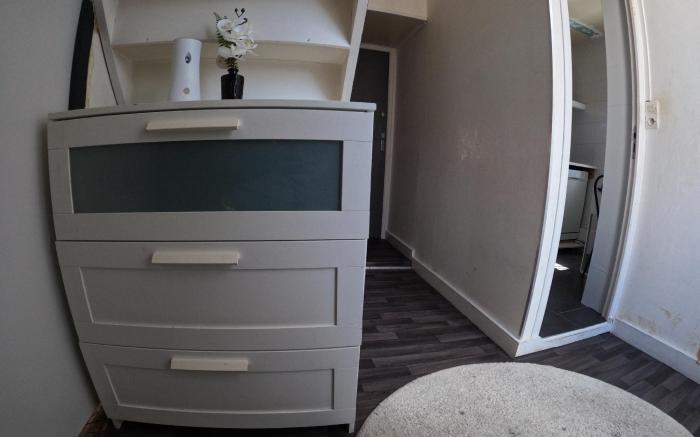 Room for 4 people with 2 beds near metro 5