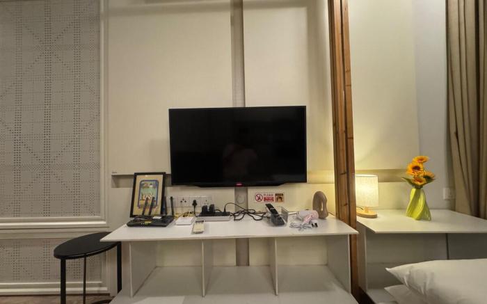 Expressionz B1306 1BR KLCC by Laze Home