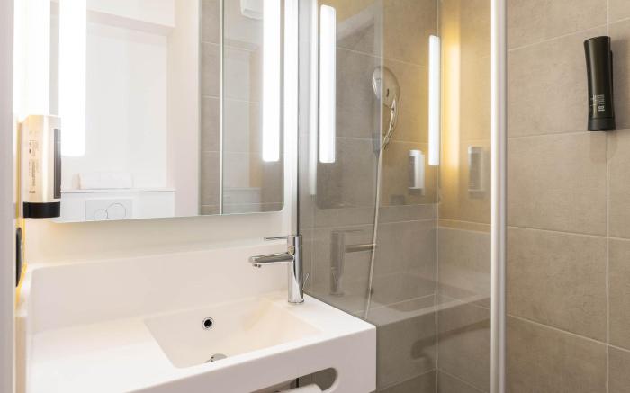 B&B HOTEL Massieux Genay