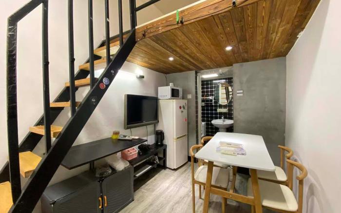 {颡道}富民路/静安区/外滩/东方明珠/陆家嘴/豫园/人民广场/南京路步行街/独享一居室