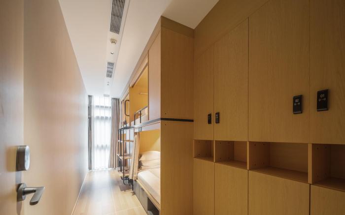 Captain  5 Hotel (Shanghai Zhongshan Park Jiangsu Road Subway Station）