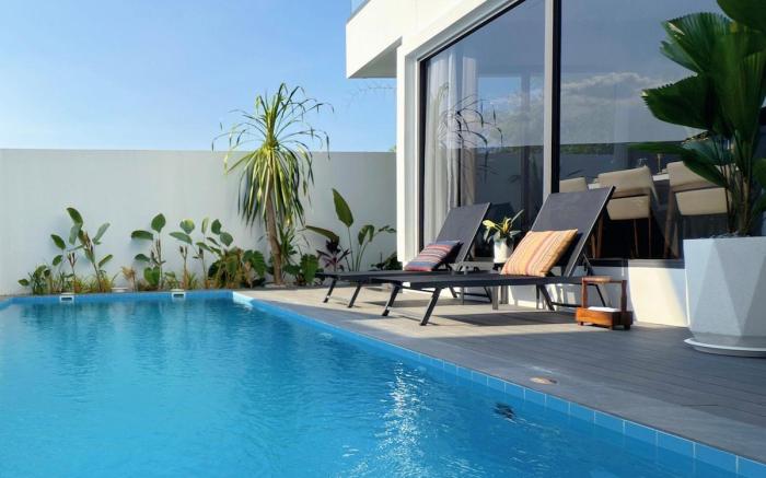 清迈市区紧临古城长康路商圈独栋豪华泳池别墅 4卧5卫 清迈一环内闹中取静五星奢华花园泳池度假别墅