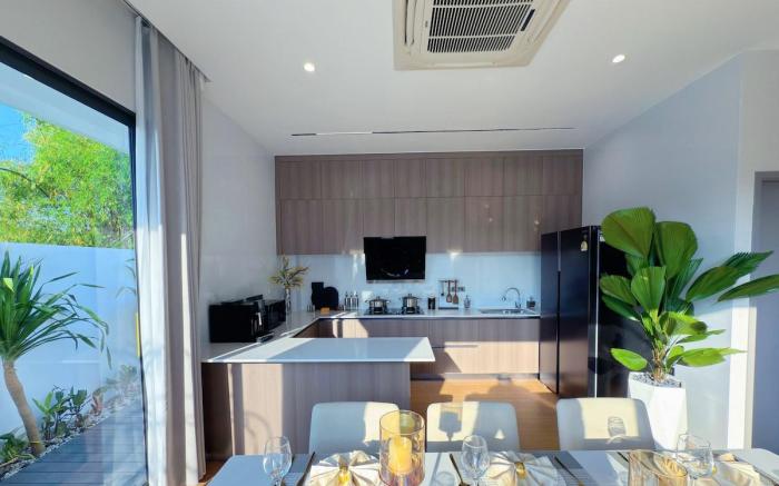 清迈市区紧临古城长康路商圈独栋豪华泳池别墅 4卧5卫 清迈一环内闹中取静五星奢华花园泳池度假别墅