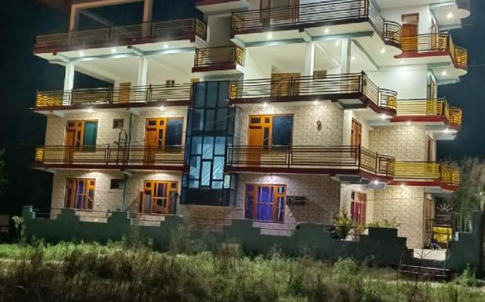 Shesh Besh Guest House & Restaurant