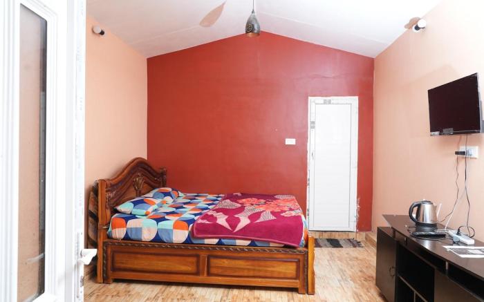 Closetoheaven 1 bedroom house with 2 tent houses