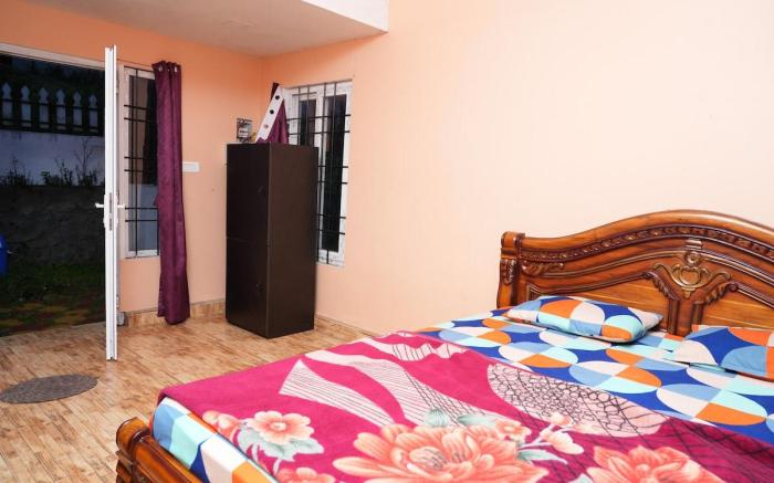 Closetoheaven 1 bedroom house with 2 tent houses