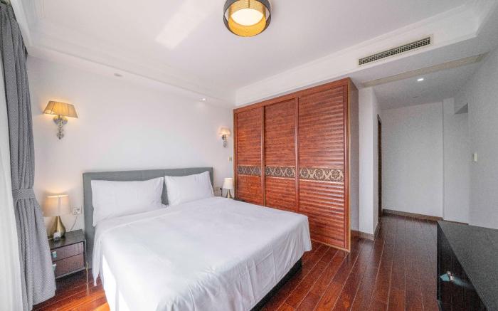 Tyms Elegant 3BR 2BA APT Xintiandi Shanghai Bay