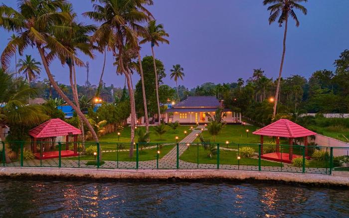 Ashtamudi Lake Villa by VOYE HOMES – Pet Friendly