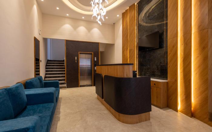 Pravasa Stay, Bapat Square