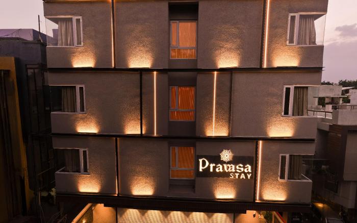 Pravasa Stay, Bapat Square