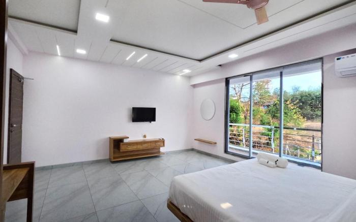 Privy Stays- Hillside Villa, Kashid