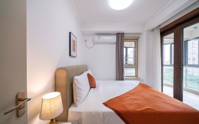 Tyms Modern 1BR APT Gubei International Garden