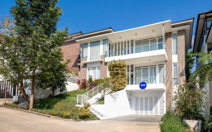 Rehat at Villa Golf Island Dago Resort II