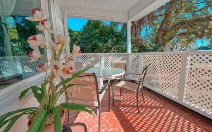 4 Bedrm 2 King Central Huge Private Yard/Patio/BBQ