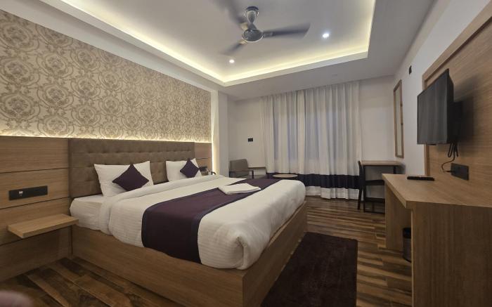 The Pinecrest Hotel & Lounge