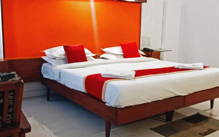 Royal Palace Near Acropolis Mall