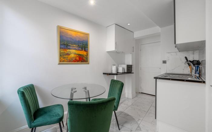 Studio apartment liverpool street