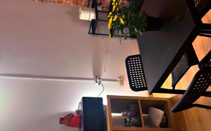 هوستيل. دولشي دي مونيكا 